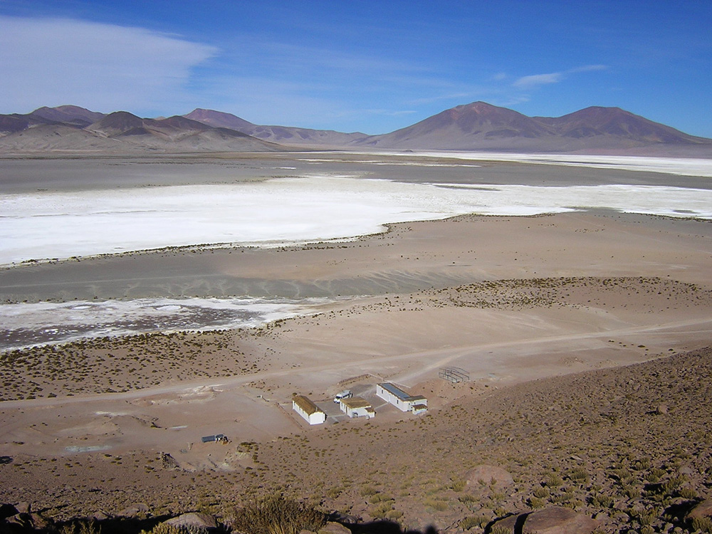 The salt flats and the mio-pliocene volcanoes. Image taken from the Huasco Ignimbrite.